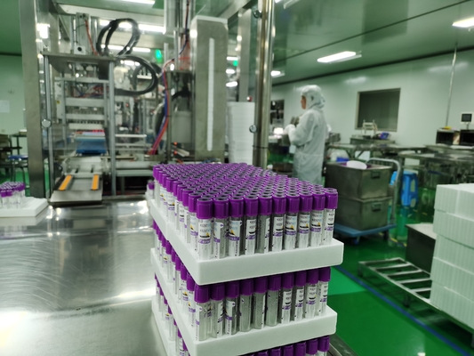 Metropolitana 3ml 13*75mm della raccolta del sangue degli ED dell'ANIMALE DOMESTICO K3 con inducente al vizio spruzzato