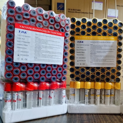 Tubi della raccolta del campione di sangue di vuoto con colore porpora nero verde blu giallo rosso
